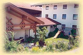 Spielplatz und Freisitz 